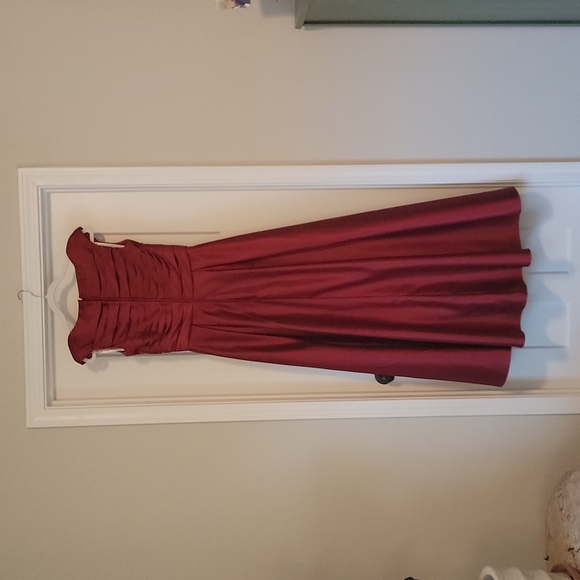 Da Vinci red bridesmaid dress - Picture 4 of 12